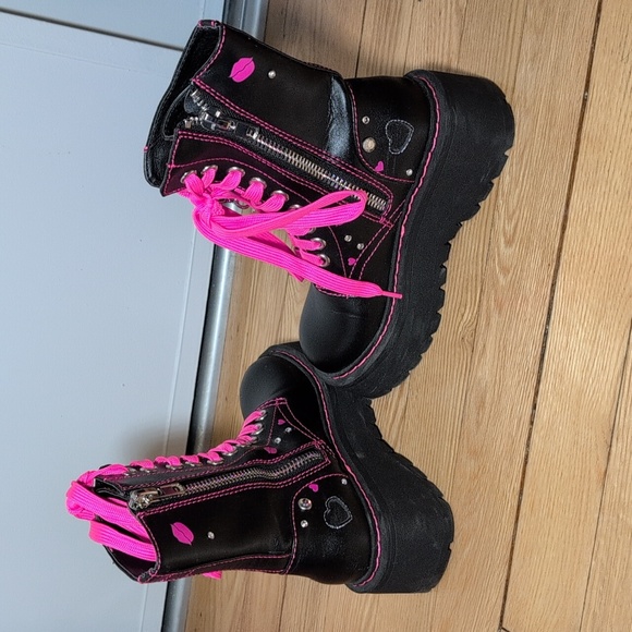 Dolls Kill X Bratz Boots - Picture 6 of 6